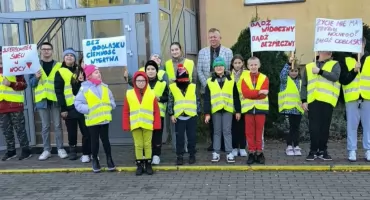Odblaskowy happening w Przasnyszu – uczniowie SOSW promują bezpieczeństwo na drodze