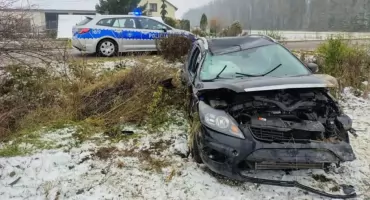  3 promile za kierownicą. 24-latek zakończył jazdę w rowie