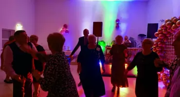 Andrzejkowy Bal Seniora w Czernicach Borowych – wieczór pełen radości i wspólnej zabawy