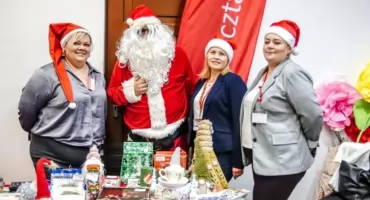 Magia świąt w Dworze w Chojnowie — wyjątkowy Jarmark Bożonarodzeniowy pełen atrakcji i rodzinnego ciepła