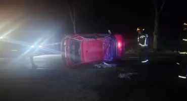 Nocne dachowanie na DK50. Kierowca po alkoholu i bez prawa jazdy