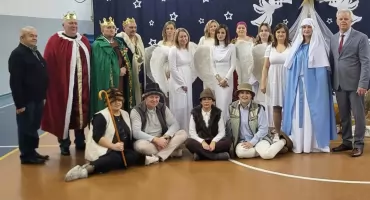 Świąteczne Jasełka w Szkole Podstawowej w Lesznie – wyjątkowe przedstawienie całej społeczności szkolnej