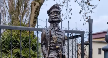 Przaśniki już witają mieszkańców i turystów. Nowy symbol Przasnysza nabiera kształtu