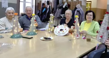 Warsztaty bożonarodzeniowe w Klubie Seniora w Bogatem