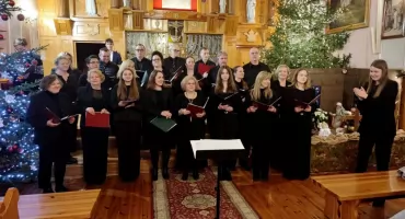Świąteczne kolędy w murach klasztoru – Koncert Chóru Powiatu Przasnyskiego u „Mateczek”