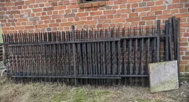 Kradli ogrodzenie i materiały budowlane. Policjanci z Chorzel szybko ich zatrzymali 