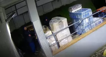 Podejrzewani o kradzież  – policja publikuje wizerunek