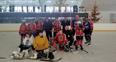 Niedziela pełna emocji na lodzie – trening Orłów z wyjątkowymi gośćmi