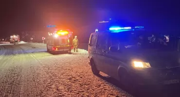 Niebezpieczny wypadek karetki  – pacjent i ratownicy bez poważnych obrażeń