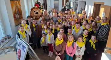 Zimowa wyprawa do teatru pełna śmiechu i niespodzianek