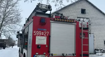Roztopy zagroziły zabudowaniom gospodarczym. Strażacy interweniują w Zdziwoju Starym