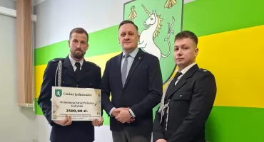 Pierwsza tura podpisania umów w Gminie Jednorożec. Wsparcie dla kultury, sportu i seniorów