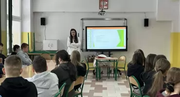 Bankowość od kuchni – uczniowie z Krzynowłogi Małej poznali realia pracy w finansach