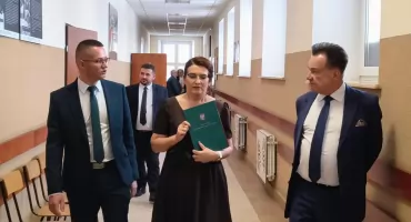 Marszałek Adam Struzik w Chorzelach – nowoczesna szkoła w Krzynowłodze Wielkiej zaprezentowana lokalnej społeczności