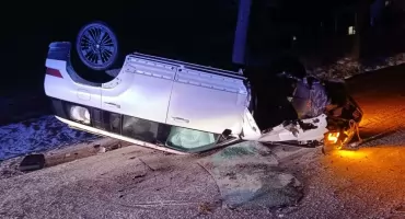 Dachowanie w Pienicach. Trzy osoby ranne trafiły do szpitala
