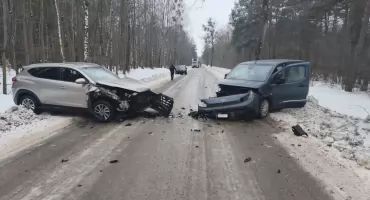 Czołowe zderzenie na trasie Kunki – Szreńsk. Policja apeluje o ostrożność