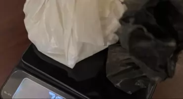 Trzy osoby zatrzymane z narkotykami. Kryminalni zabezpieczyli setki gramów substancji