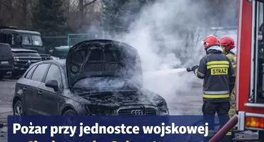 Poranny alarm na terenie jednostki wojskowej. Spłonęła komora silnika osobowego audi