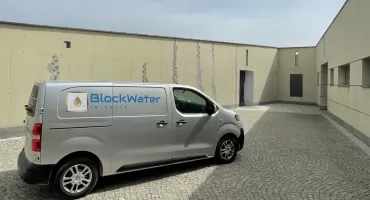 Kiedy wykonać hydroizolację, a kiedy wybrać iniekcje ciśnieniowe w Przasnyszu?