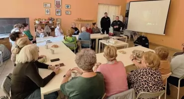 Policjanci z Przasnysza rozmawiali z seniorami o bezpieczeństwie