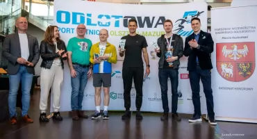 Biegali tam, gdzie startują samoloty. Biegacze z powiatu przasnyskiego w akcji