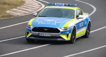 Mustang w służbie prawa. Policyjna legenda z nietypową historią trafia na ulice Radomia