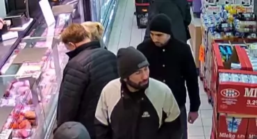 Policja publikuje wizerunki podejrzewanych o kradzież. Apel o pomoc mieszkańców