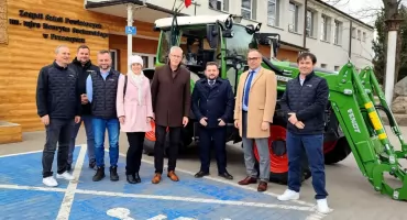 Pierwszy elektryczny ciągnik w polskiej szkole. Przasnysz stawia na nowoczesne rolnictwo