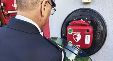 AED już dostępne przy remizie OSP Węgra. Sprzęt może uratować życie