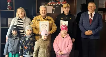 „Kotki” z wizytą u strażaków. Wyjątkowa lekcja bezpieczeństwa w Przasnyszu