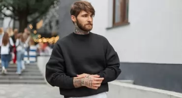 Przyszłość mody ulicznej – zobacz, jak będą wyglądać trendy w bluzach męskich