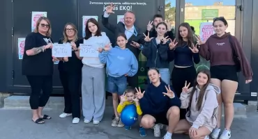 Uczniowie z Przasnysza pobili rekord Polski. Zebrali prawie 10 tysięcy butelek i puszek