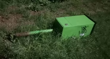 Dewastacja „Kaczkomatu” w Przasnyszu. Burmistrz apeluje do sprawcy o kontakt