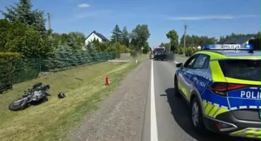 Wypadek na ul. Makowskiej. 63-letni motocyklista trafił do szpitala