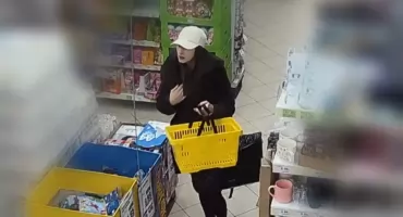 Policja szuka kobiety podejrzewanej o kradzież. Straty przekroczyły 1200 zł