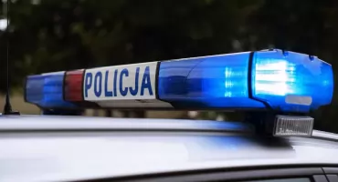 Brawura na hulajnogach zakończy się w sądzie. 13-latka wiozła koleżankę, 14-latek popisywał się jazdą na jednym kole