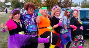 Cofnęli się o trzy dekady. W Łazie królowały kasety, disco polo i zabawa bez telefonów