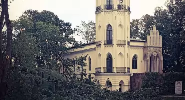 Nocna burza zniszczyła część parku. Muzeum Romantyzmu w Opinogórze i park zamknięte do odwołania