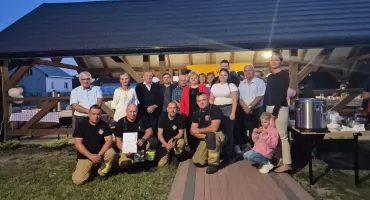 Wspólne chwile, grill i muzyka. Seniorzy spotkali się w Pościeniu Wsi