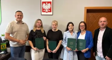 Cztery nauczycielki z Jednorożca z awansem zawodowym.