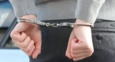 Groził partnerce pozbawieniem życia, wszczynał awantury i niszczył jej mienie. 32‑latek z decyzją sądu trafił do aresztu