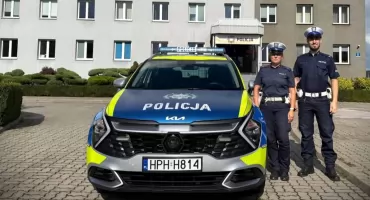 Weszli do płonącego mieszkania. Policjanci z Przasnysza uratowali 41-letnią kobietę