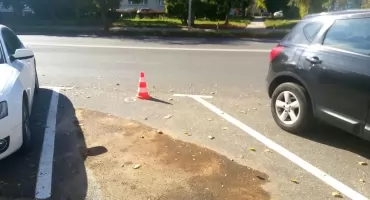 Torby z paliwem i świeczka przed komendą w Ciechanowie. 78-latek zatrzymany po kilkunastu minutach