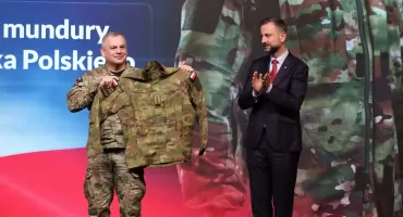 Nowy mundur polskich żołnierzy zaprezentowany w Ciechanowie. Pierwsze 7,5 tys. trafi do wojska jeszcze w tym roku
