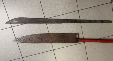 Uczeń z Jednorożca zapowiadał, że przyniesie maczetę do szkoły. Policja zabezpieczyła niebezpieczne przedmioty