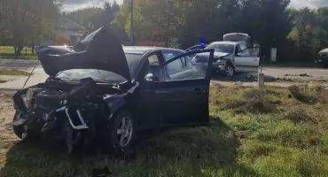 Ponad 2 promile alkoholu i zderzenie dwóch aut w Małowidzu. Oboje kierowcy trafili do szpitala