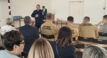 Jak zachować się w sytuacji zagrożenia? Policjant spotkał się z dziećmi i rodzicami w Czernicach Borowych