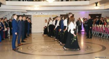 Poloneza czas zacząć ! - Studniówka w LO w Przasnyszu